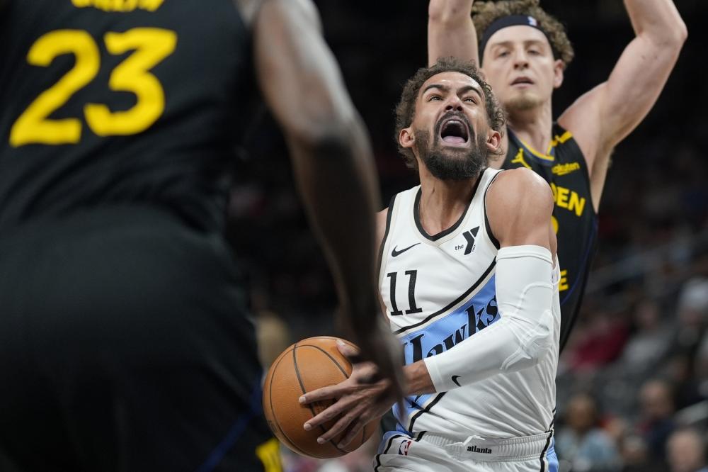 主裁：夸安萨拉拽丘库埃梅卡没判罚？这是极轻微、无效的拉拽